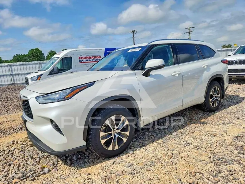 2020 Toyota Highlander photo