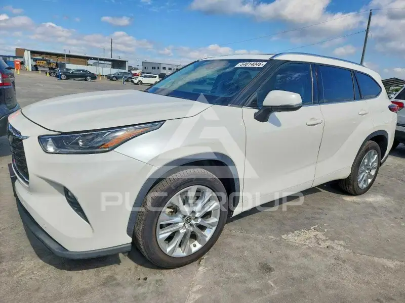 2020 Toyota Highlander photo