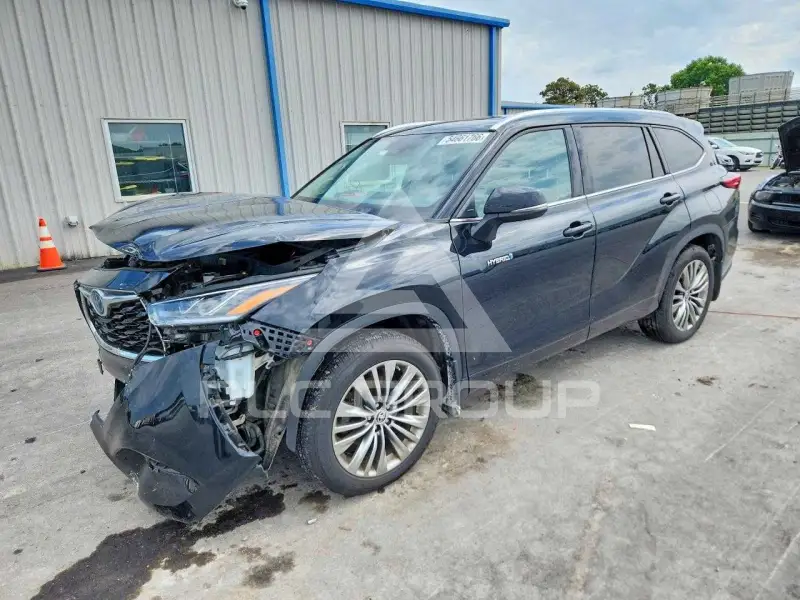2020 Toyota Highlander photo