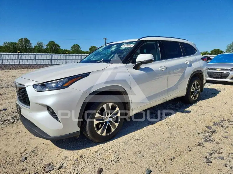 2020 Toyota Highlander photo