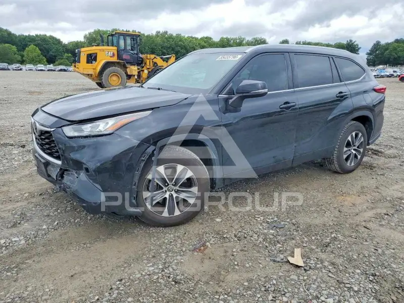 2020 Toyota Highlander photo