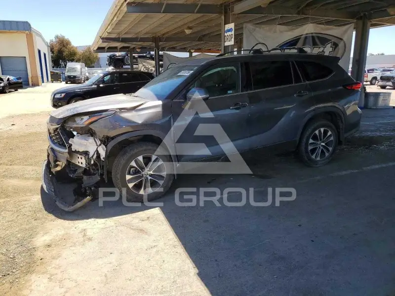 2020 Toyota Highlander photo