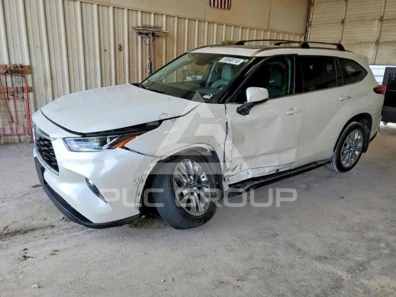 2020 Toyota Highlander photo