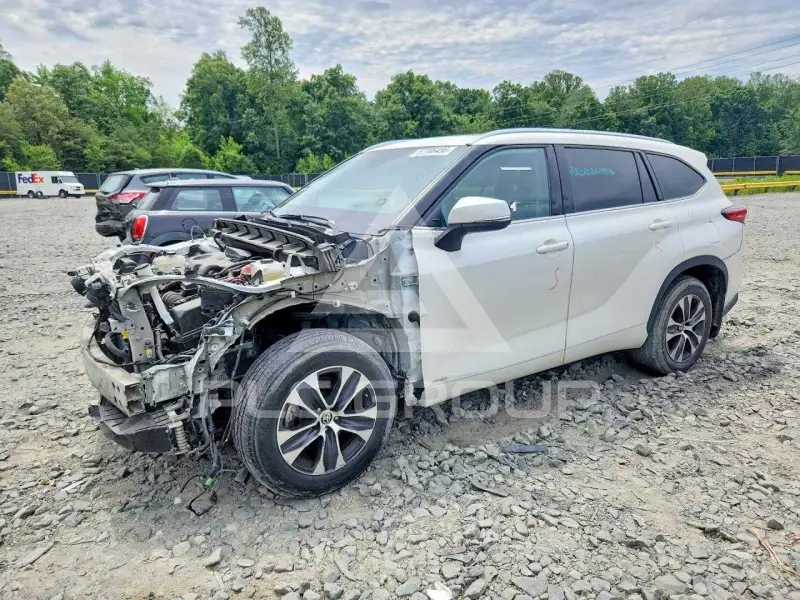 2020 Toyota Highlander photo