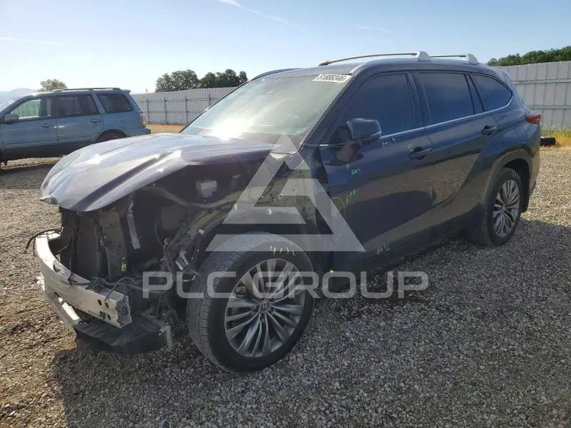 2020 Toyota Highlander photo