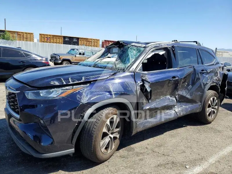 2020 Toyota Highlander photo