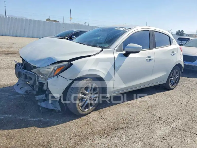2020 Toyota YARIS фото