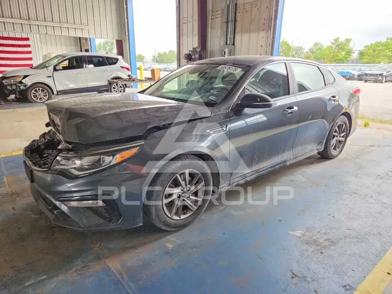 2020 KIA Optima photo