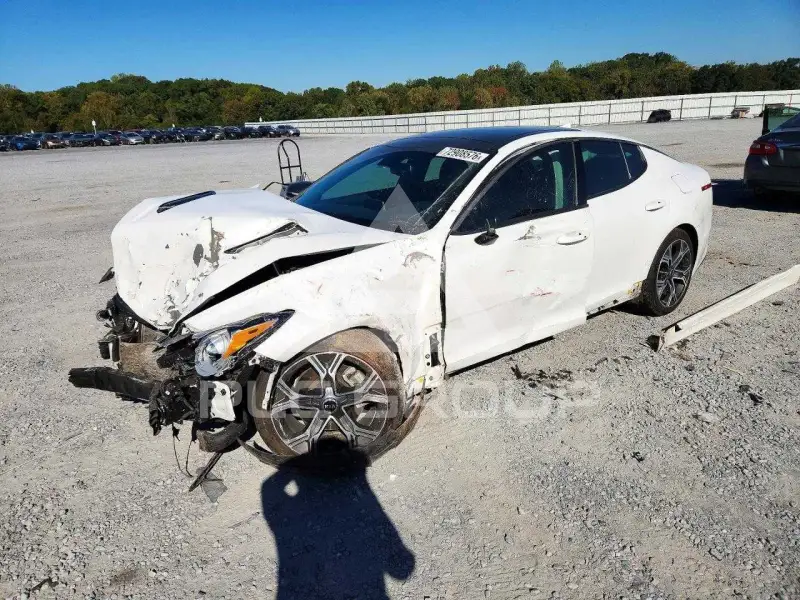 2020 KIA Stinger photo