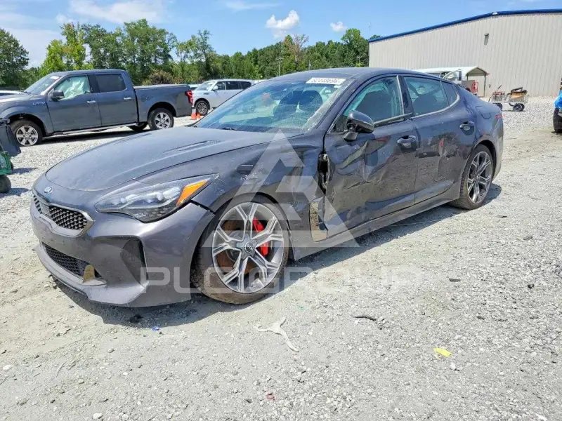 2020 KIA Stinger photo