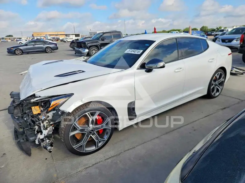 2020 KIA Stinger photo
