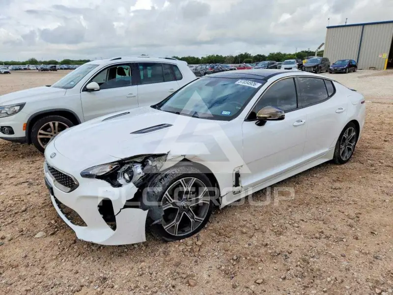 2020 KIA Stinger photo