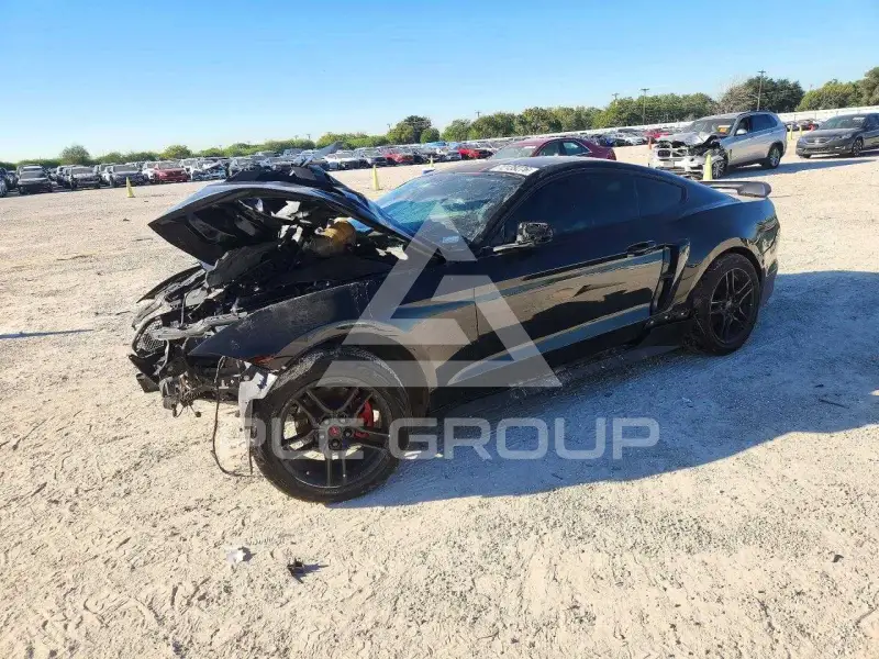2020 Ford MUSTANG photo