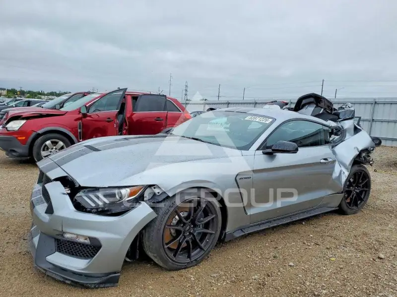 2020 Ford MUSTANG photo