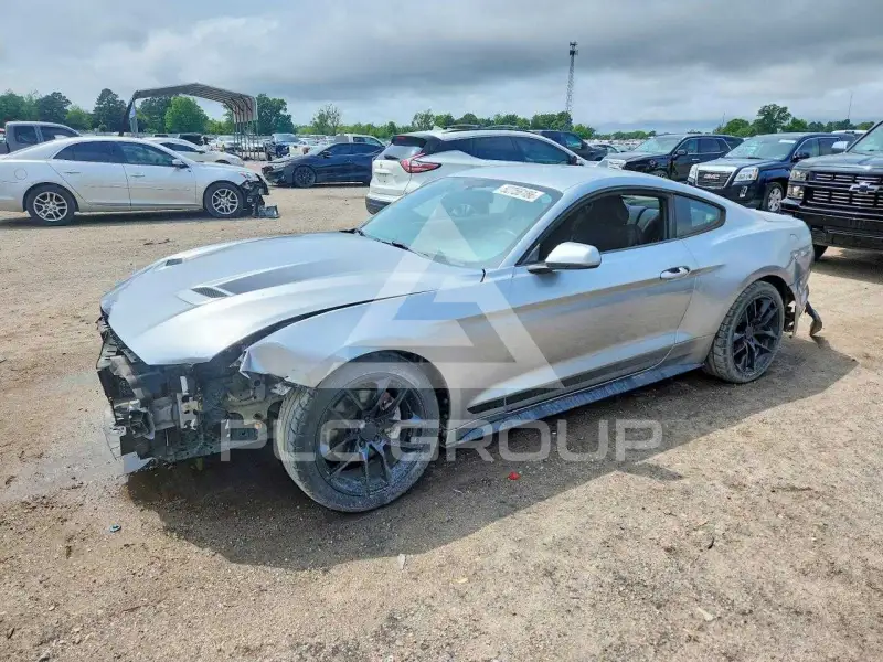 2020 Ford MUSTANG photo