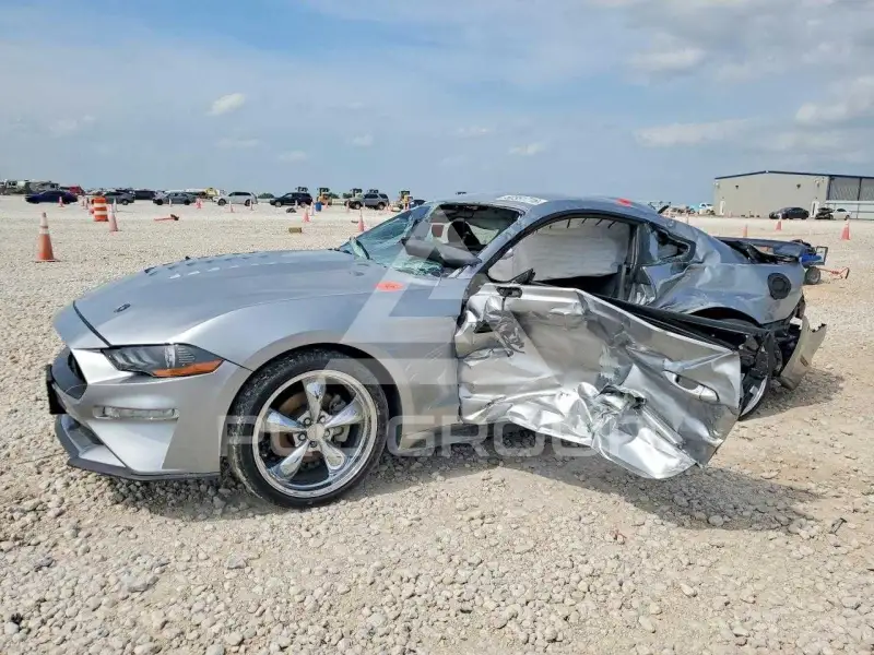 2020 Ford MUSTANG photo