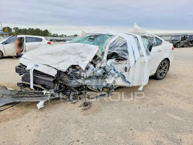 2020 Ford FUSION photo