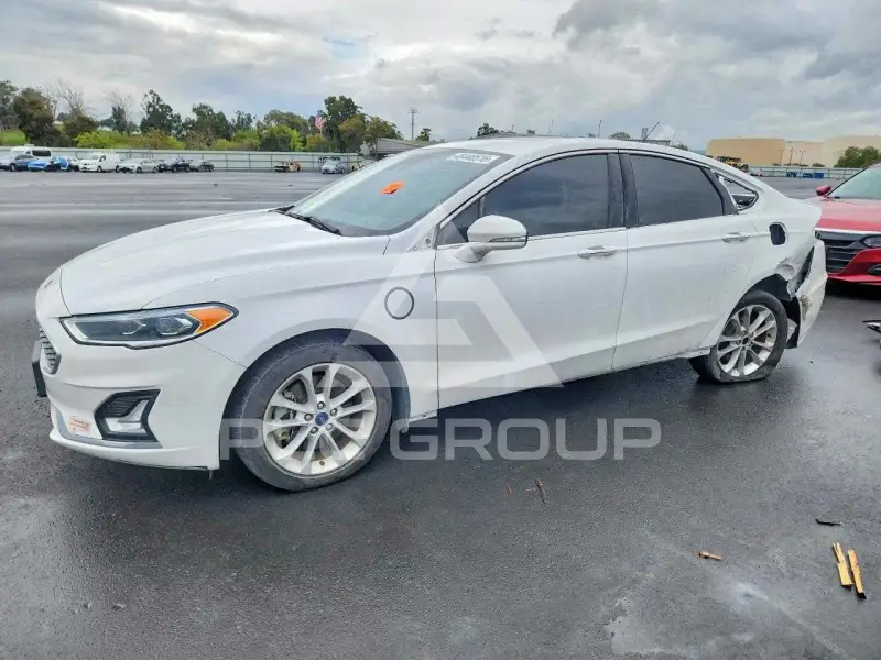 2020 Ford FUSION photo