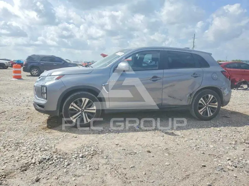 2021 Mitsubishi OUTLANDER photo