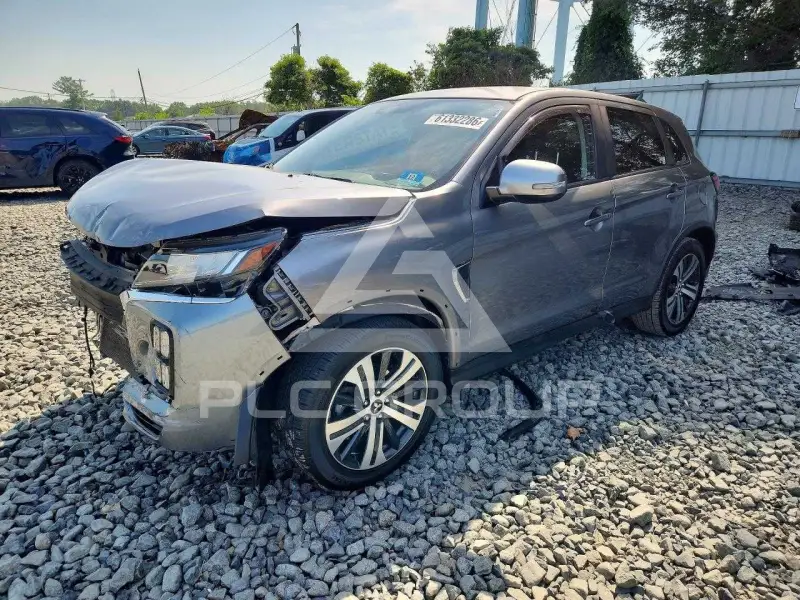 2021 Mitsubishi OUTLANDER photo