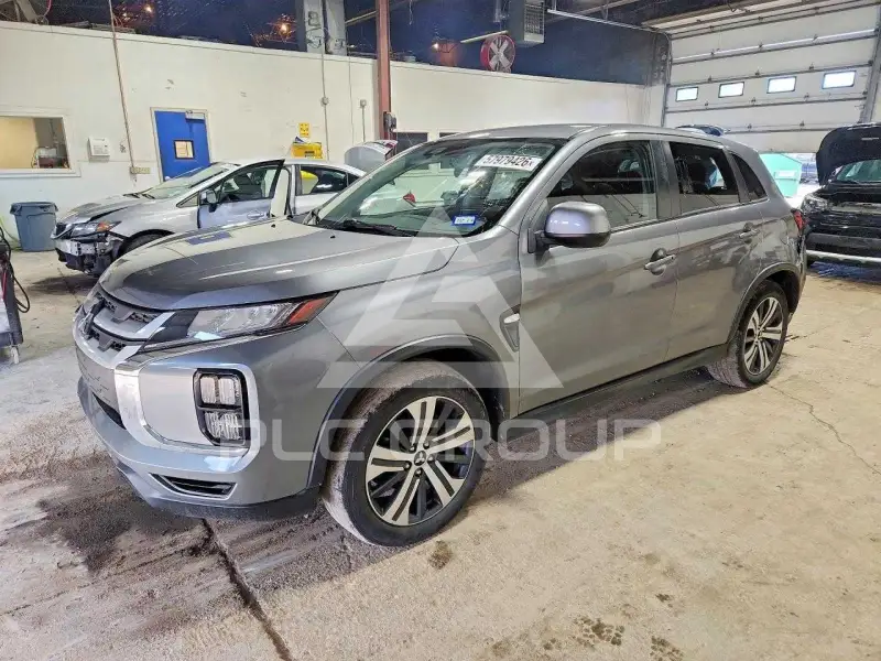 2021 Mitsubishi OUTLANDER photo