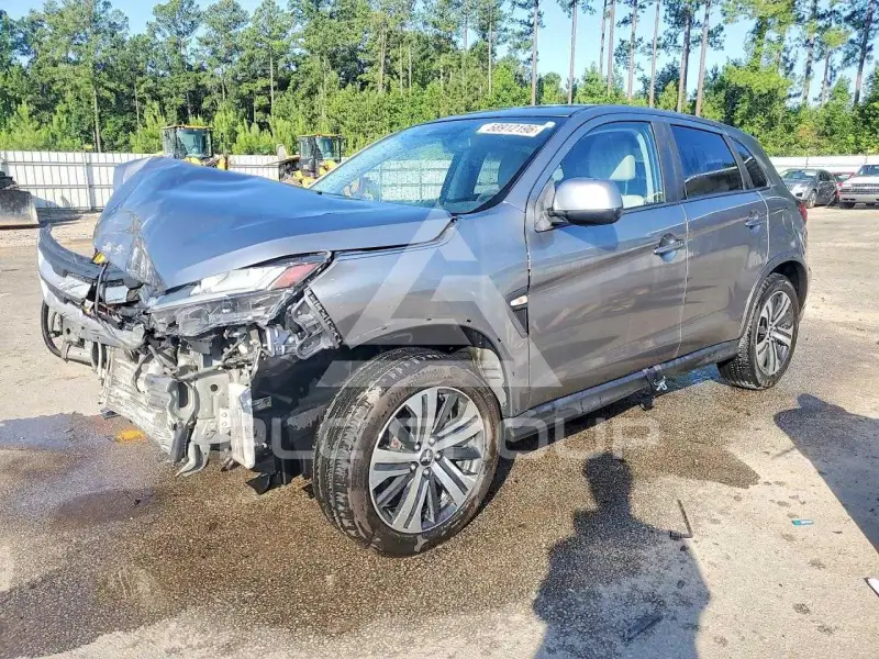 2021 Mitsubishi OUTLANDER photo