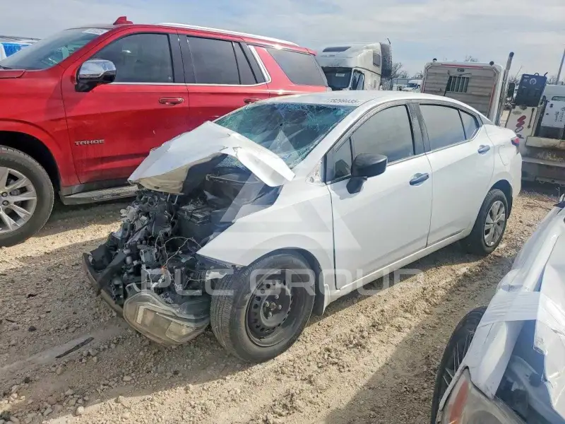 2021 Nissan VERSA photo