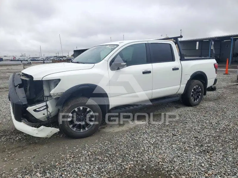 2021 Nissan TITAN фото