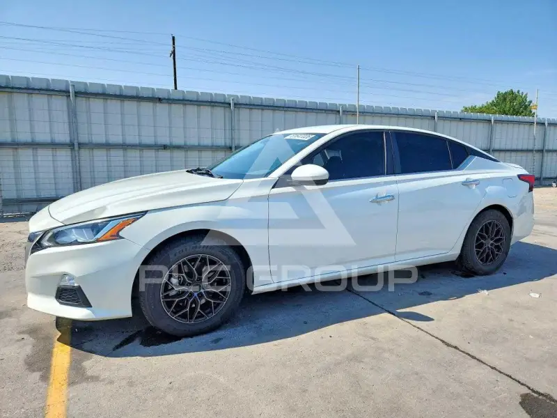 2021 Nissan ALTIMA photo