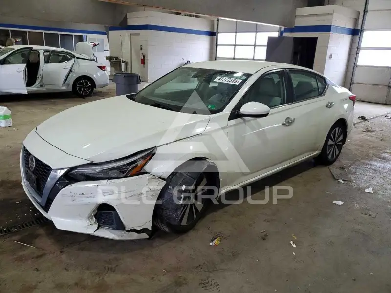 2021 Nissan ALTIMA photo
