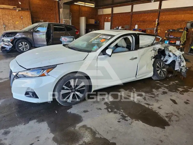 2021 Nissan ALTIMA photo