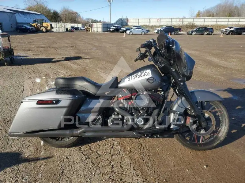 2021 Harley-Davidson FLHX photo