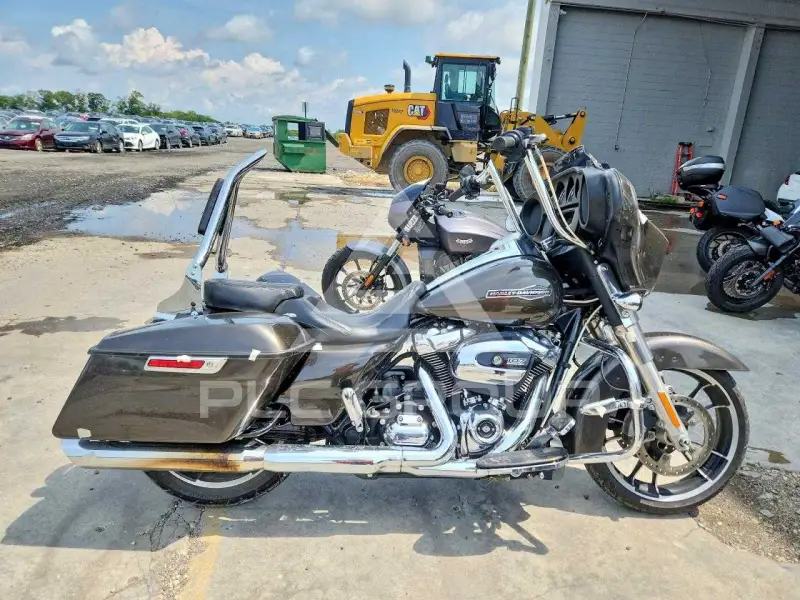 2021 Harley-Davidson FL photo