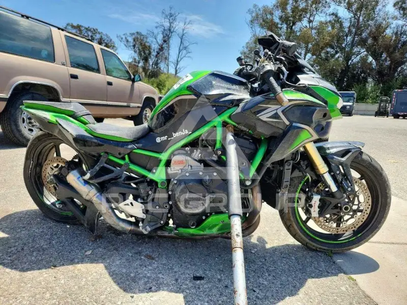 2021 Kawasaki ZR1000 photo