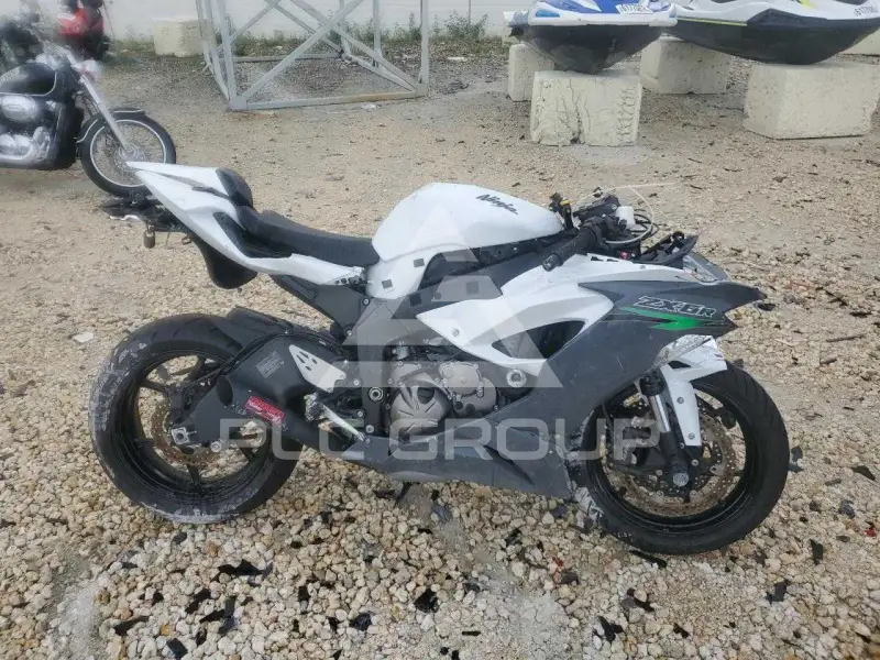 2021 Kawasaki ZX636 фото