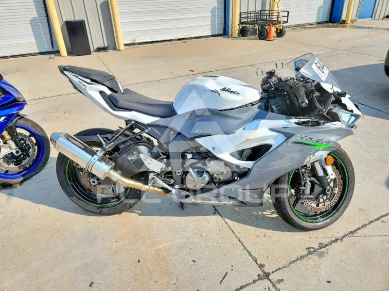 2021 Kawasaki ZX636 фото