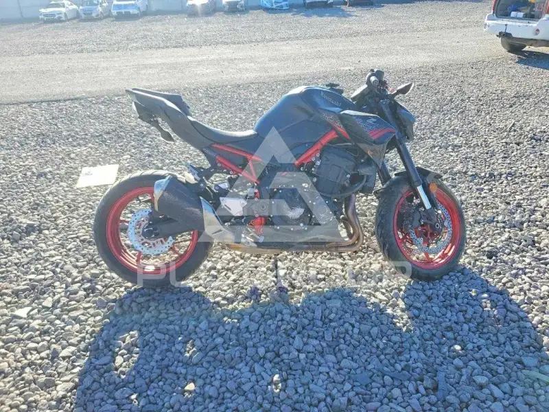 2021 Kawasaki ZR900 photo