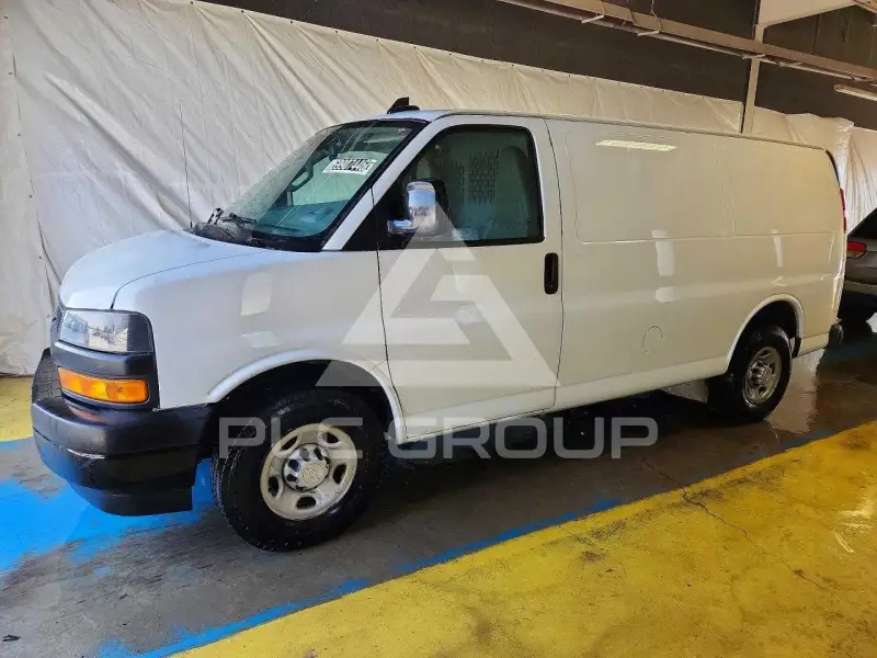 2021 Chevrolet Express photo