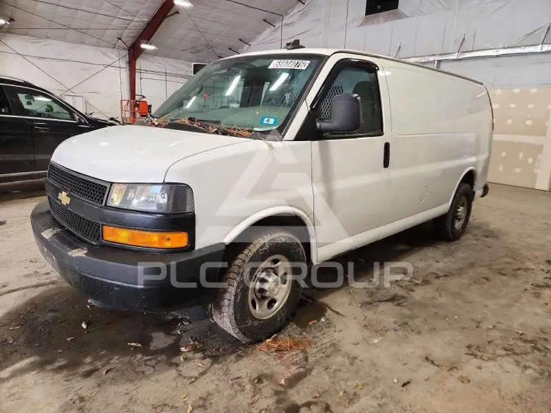 2021 Chevrolet Express photo