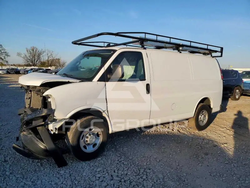 2021 Chevrolet Express photo