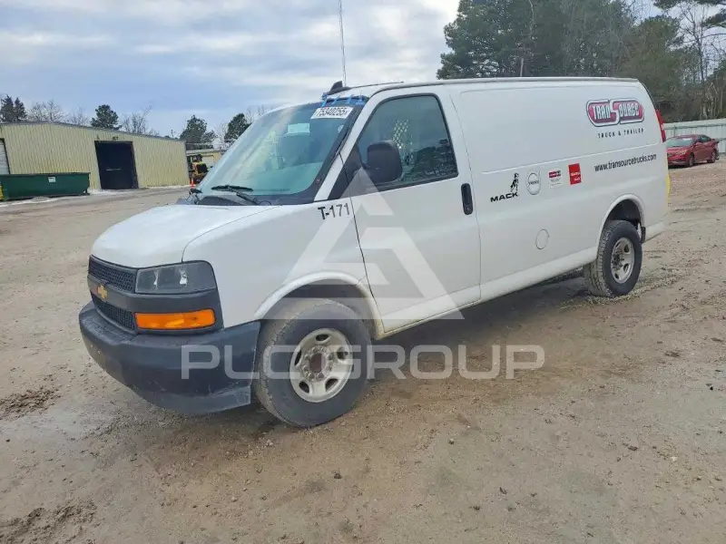 2021 Chevrolet Express photo