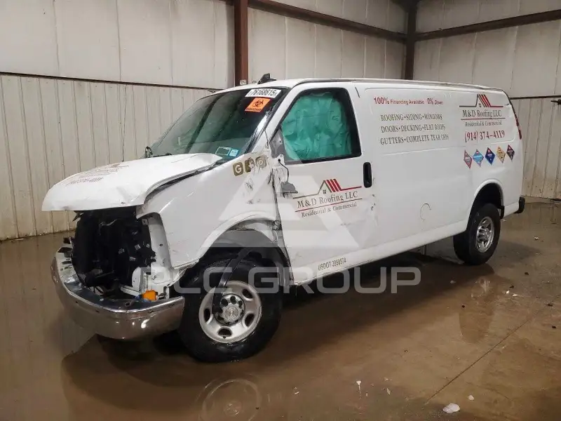 2021 Chevrolet Express photo