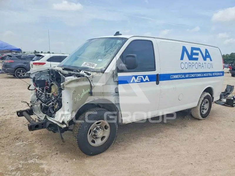 2021 Chevrolet Express photo