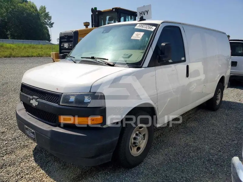 2021 Chevrolet Express фото