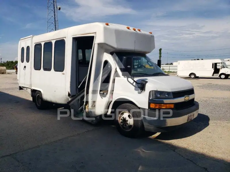 2021 Chevrolet Express фото