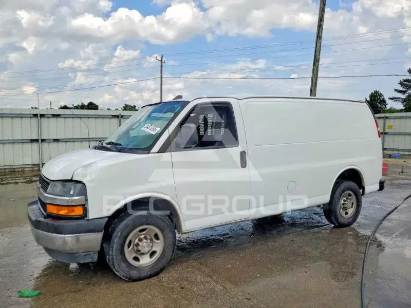 2021 Chevrolet Express photo