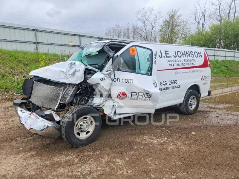 2021 Chevrolet Express photo