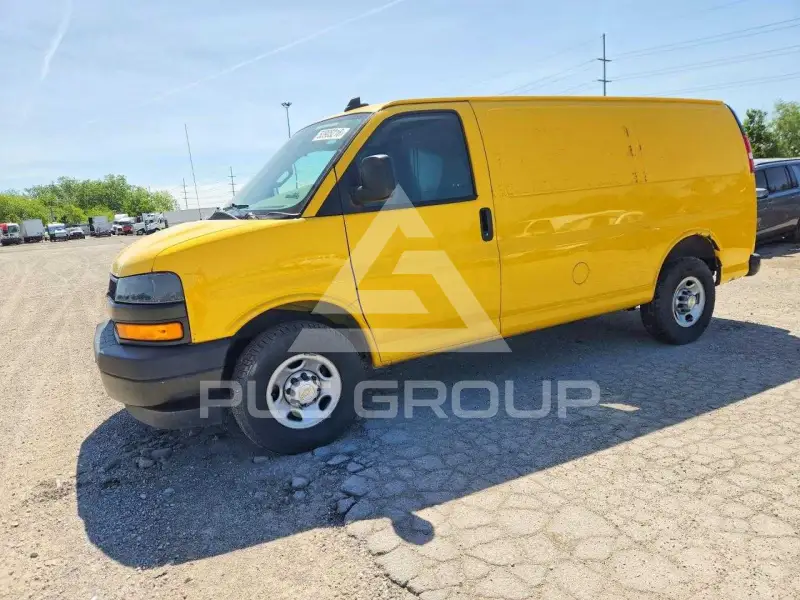 2021 Chevrolet Express photo