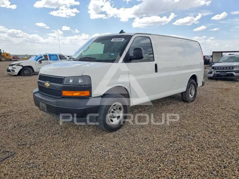 2021 Chevrolet Express photo