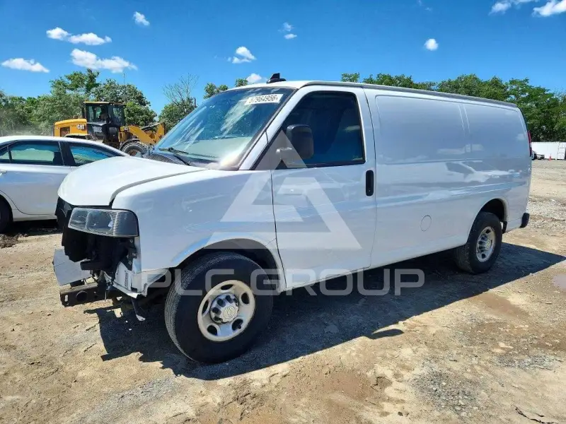 2021 Chevrolet Express photo